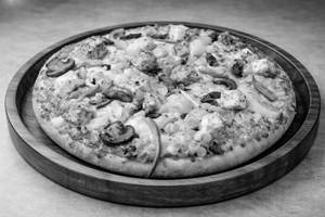 Deluxe Veggie Delight Pizza