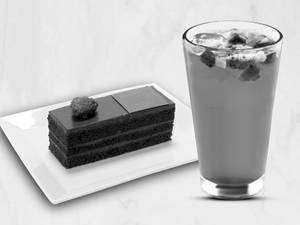 Tall Mango Dragonfruit Refresher with Chocolate Truffle Pastry