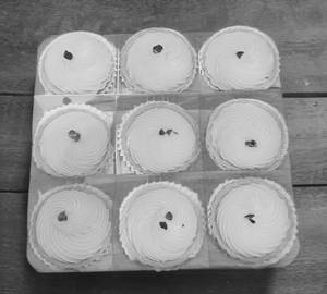 9 Lemon Tart & Small Travel Pastry Box