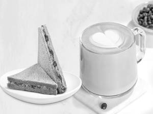 Tall Latte with Spinach and Corn Sandwich
