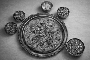 Matar Garlic Kulcha