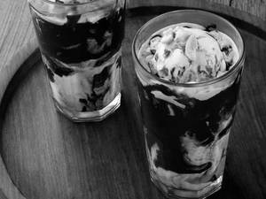 Hot chocolate fudge sundae