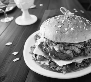 Spicy barbeque burger    [non veg]