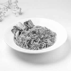 Egg Chilly Garlic Noodles With Stir Fried Veggies