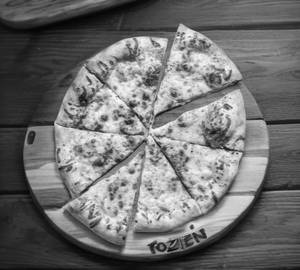Plain cheese pizza