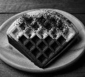 Arctic Mint Cookie Crunch Waffle Sandwich