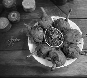 Chicken kolapur+fhorota  3+roti 6 +Lolipop 6 pic +chicken kabab 2 pis water 1 L