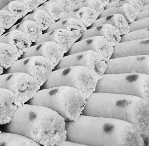 Kaju Kesar Roll