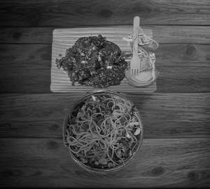 Hakka Noodles With Manchrain