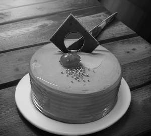 Eggless Butterscotch Bento Cake