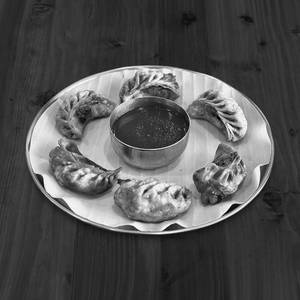 Veg Momos [6 Pcs]