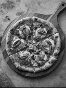 Exotic cheese tikka pizza