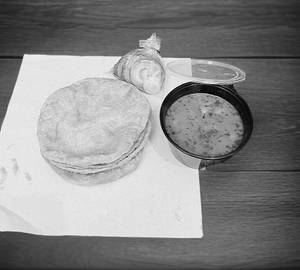 5 Atta Poori with aloo