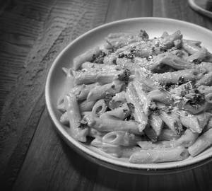 Pasta Pink Sauce With Garlic Bread