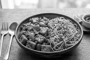 Chilli Paneer With Hakka Noodles