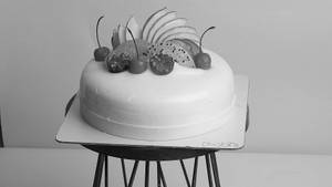Pineapple Fresh Fruit Garnish Cake