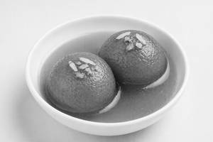 Gur Rossogolla Plate