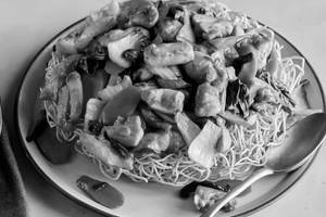 Pan Fried Noodes With Veg Gravy