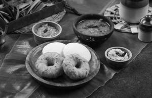 2 Steam Idli + 2 Vada Combo
