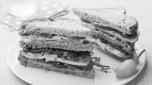 Veg And Corn Sandwich With Plain Chips