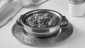 Chicken In Hot Garlic Gravy