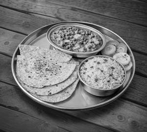 Aloo matar with  4 tawa roti