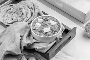 Matar Paneer + 2 Lachha Paratha