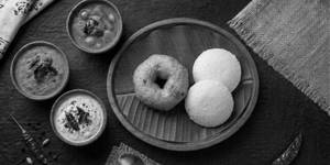 Idli(2pcs) & Medu Vada(1pc)
