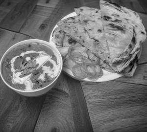 Butter Chicken + Triangle Paratha (2 Pieces)