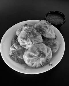 Veg Steamed Momos 8 Pc