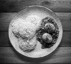 3 Idiyappam + Egg Curry