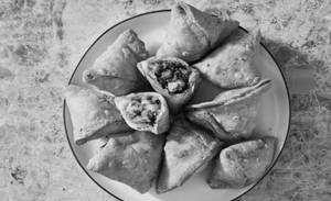 Veg Samosa (2 Pieces)