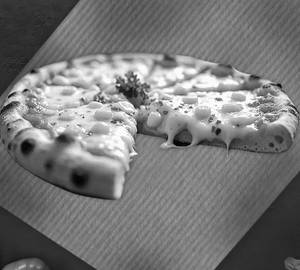 Tomato Medium Pizza