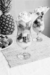 Fruit salad with iceceream