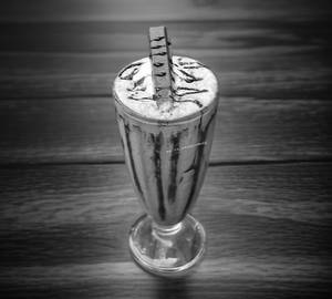 Brownie with kitkat milk shake