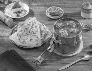 Homely Chicken Curry - PARATHA Meal