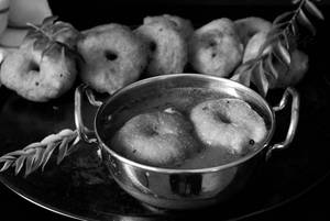 Sambar Vada (2pcs)
