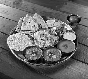 Premium Thali [Serves 1]