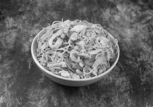 Egg Chicken Hakka Noodles