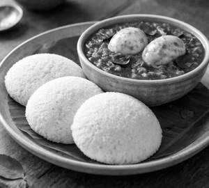 Idli And Egg Curry
