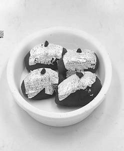 Mawa Parwal  [4 Pcs]