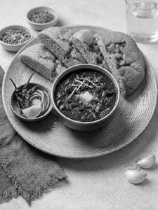 Pindi Chhole (200 gm), 2 Bread Kulcha
