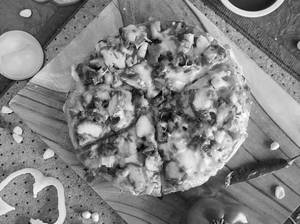 Chicken Kaju Double Crust Pizza [8 Inches]