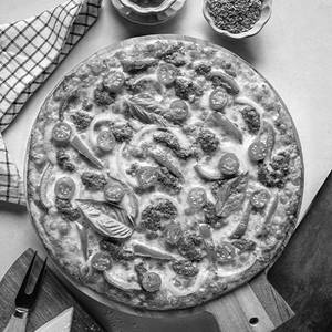 Pesto Veg Pizza [11 Inch ]