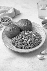 Veg Protein Chunks Keema, 2 Buns