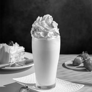 Strawberry Gateau Cake Shake