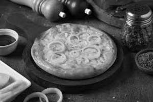 Fresh onion mania pizza