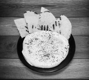 Peri Peri Hummus With Pita Bread