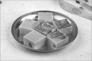 Khoya Pista Burfi