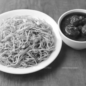 Noodles With Veg Manchurian Gravy